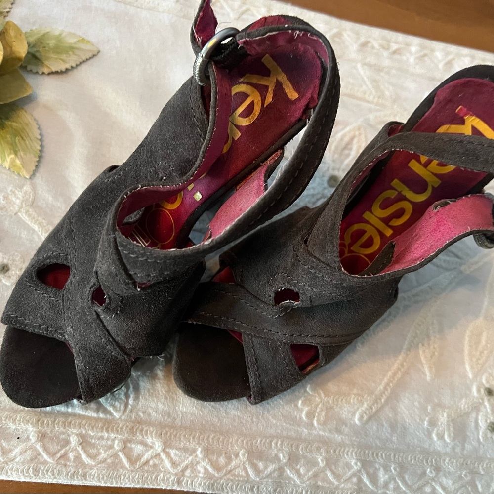 Kensie Women's Charcoal Suede Sandals